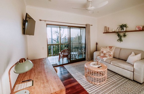 Mudgeeraba Cabin | Peaceful Hilltop Cabin with Outdoor Bathtub and Wildlife Views Near Springbrook, Mudgeeraba, Queensland