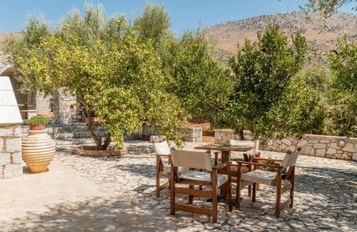East Mani Apartment | Peaceful Refuge In Mani