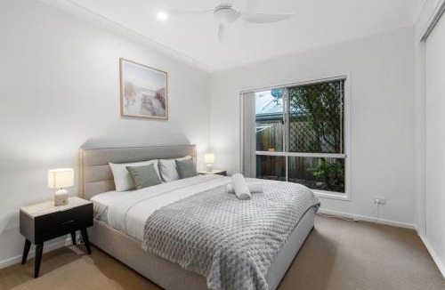 Mount Warren Park House | Peaceful Retreat Near Shops and Cafes Secure Parking