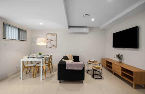 Sunnybank Apartment | Peaceful Sunnybank 2BR | AC & Parking | 2144D2