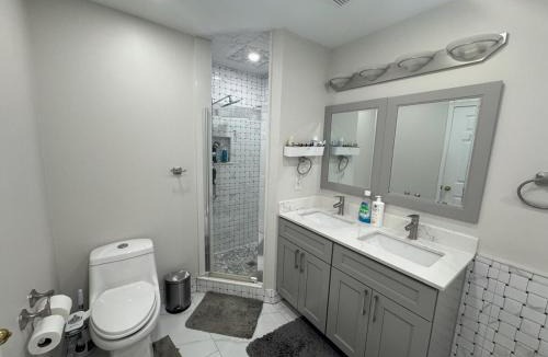 Central Erin Mills House | Pearson Gateway Comfort Home