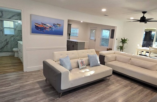 Ono Island House | Perdido Key Beach ! Spacious 3/2, kid-pet friendly, boatramp, kids park=5min