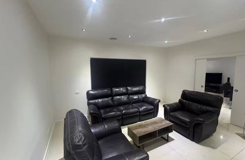 Franklin House | Perfect for Families! 6BR Home with Big Living Areas ,Outdoor Space &4 Bathrooms