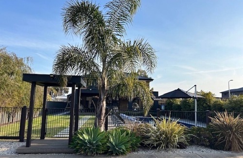 Bundalong House | Perfect home oasis by the Murray, 90 meters from water front with swimming pool