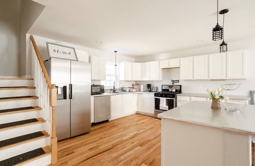 Middletown House | Perfect Location w/ everything in a comfort single room