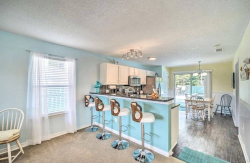 Pensacola House | Perfect Summer Pool House! Sleeps 6 Families Love it!
