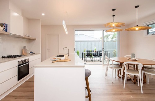 McCrae House | Pet Friendly - Barefoot Beach House McCrae