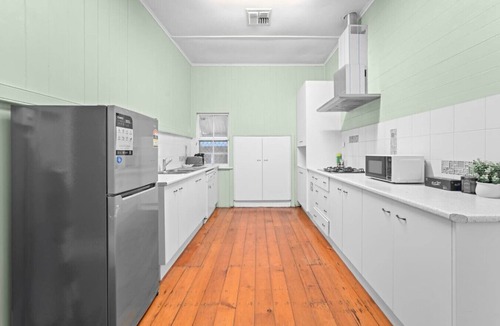Woolloongabba House | Pet-friendly! Budget Home Walk to Gabba/Hospital
