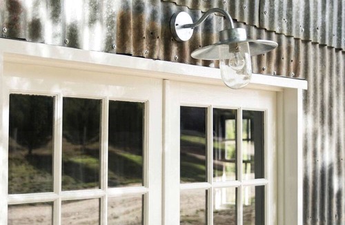 Campbells Creek Cabin | Pet-Friendly Cabin Rental with Ancient Peppercorn Tree in Castlemaine, Victoria