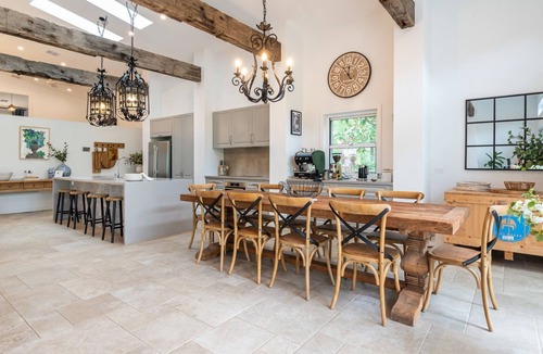 Red Hill House | Pet Friendly - Chateau Rouge - Provincial Home Red Hill