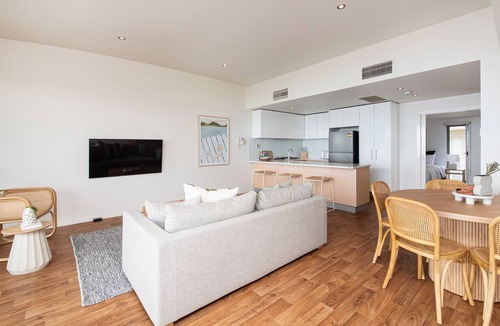 Aspendale Apartment | Pet Friendly - Groves Sunset Views in Aspendale