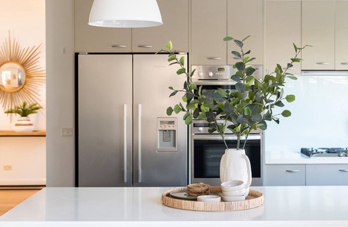 Hampton House | Pet Friendly - Hampton Haven Pool metres to the Beach