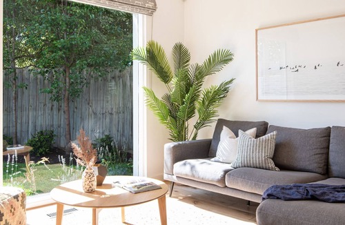 Hampton House | Pet Friendly - Hampton Haven Pool metres to the Beach