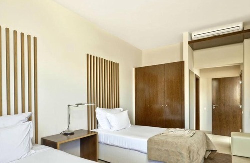 Salgados House | Pet-friendly Property! TWO Comfortable 3BR Villa with Private Pool, Full Kitchen