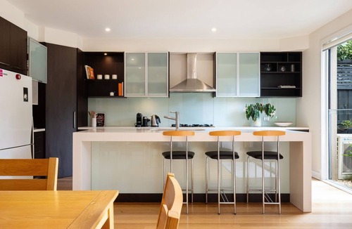 Glen Iris House | Pet Friendly - The Light House - Close to Harold Holt Swim Centre
