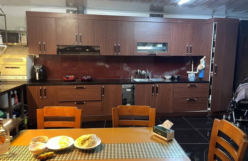 Dong Anh House | Phòng Giường Đôi cỡ Queen Có Ban Công Sân Hiên Ấm Cúng