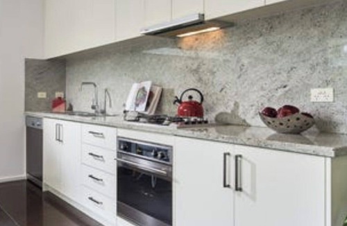 Caulfield North Apartment | Pharaoh’s Retreat in leafy Caulfield