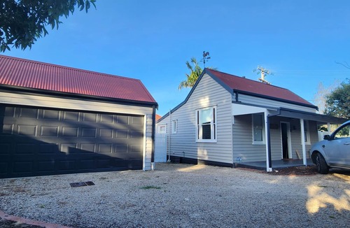 Ferntree Gully Cottage | 'Pickett's Cottage' - Restored Heritage Pioneer Stay