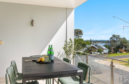 Yamba Apartment | Pilotage 3 - Lighthouse Views & Coastal Living in the Heart of Yamba - Holiday Yamba