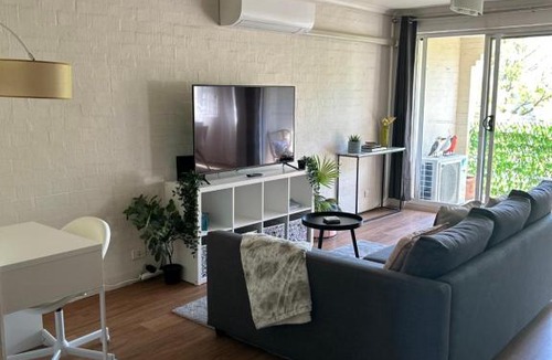 Kingston Apartment | Plush 2 bedroom apartment Kingston