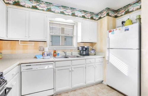 Orange Beach East Condo | Portside 204- Best of Beach & Bay