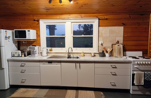 Mount View Cottage | Prana Cottage: Cosy Hunter Valley Escape | Peaceful | Wildlife | Nature Views