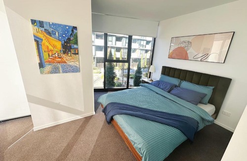 Reid Apartment | Prime CBD 3BR 2 free parking apartment next to canberra centre
