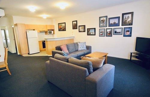 North Adelaide Apartment | Prime Location | North Adelaide 2BR Apt, Melbourne St | Courtyard |Near CBD Events + Private Parking