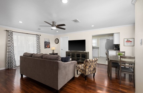 Fresno House | Pristine 3B/1Bth, EasyA to US99 and Nat'l Parks