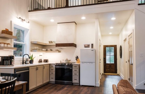 Duncanville Cabin | Private cabin on wooded 20 acres