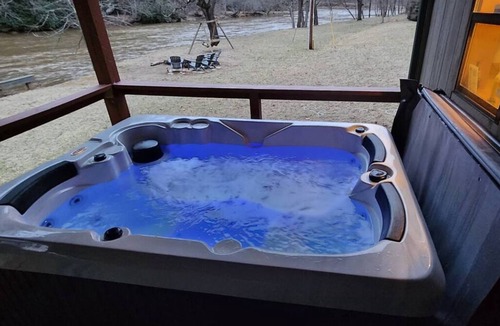 Pine Creek Cabin | Private Creekside Cabin for 2; Hot Tub, Waterfall Hike, Wi-Fi, Fire Pit
