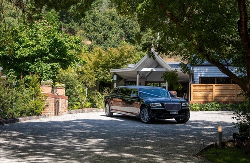 Yarra Glen House | Private Estate 10 bedrooms, 27-30 pax, games room, bar, 9 bathrooms, spa suites