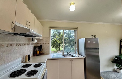 Werribee South House | Private Farmhouse with Parking for horse float, boat, caravan.