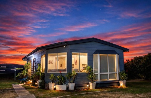 Werribee South House | Private Farmhouse with Parking for horse float, boat, caravan.