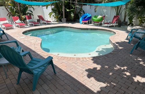 Pass-a-Grille House | Private Heated Pool Beach Home 2/2 Sleeps 6- Pets welcome and Stay Free