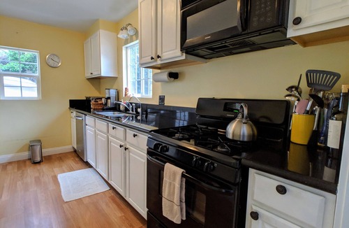 Beverly Glen House | Private Hillside 2 Units near Bel Air & UCLA with Patio & Garden + Parking