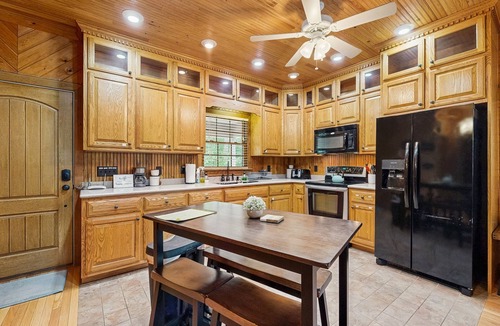 Wise Cabin | Private lakefront hideaway with dock, swing bench, remote work desk, & AC