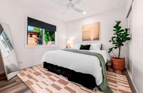 Oxley Apartment | Private Modern Bungalow - Separate Entry