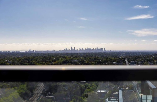 Box Hill Apartment | Puddings Home Box Hill Stylish 2BR Mountain View Gym