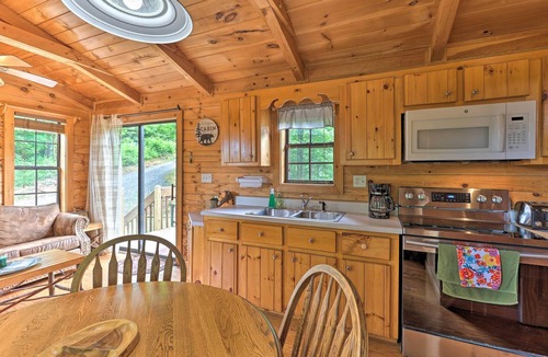 Warrensville Cabin | Quaint Log Cabin w/Views Near West Jefferson