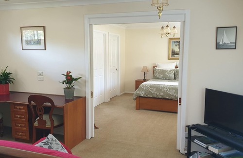 Forest Hill Bed & Breakfast | Quality B & B close to Blackburn Lake in Melbourne's Eastern Suburbs