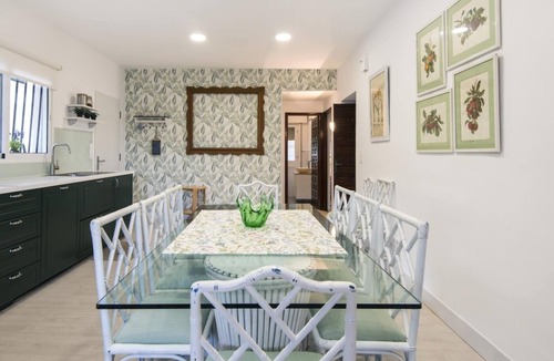 Miraflores del Palo Villa | Queen of the ocean Villa: stately style house with pool