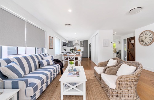 Berry House | Queenberry Cottage, Berry: 10 Mins To Beach, Walk To Town, Firepit, Outdoor Spa