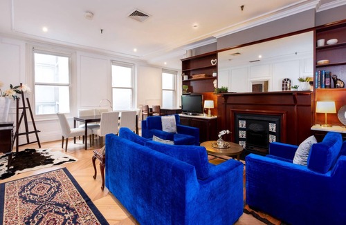 Chinatown Apartment | Quiet 2 Bedroom Apartment in Heritage Building in the CBD