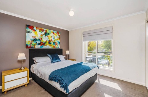 Turner Apartment | Quiet 2 Brm City-side