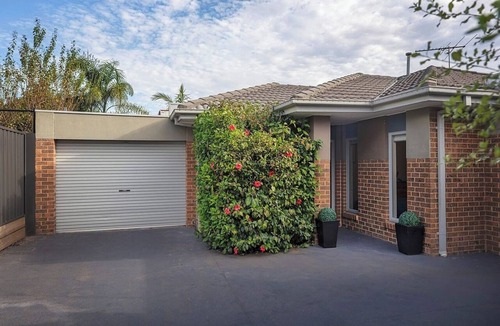 Glenroy House | Quiet 2BR Villa | Parking | 15 min Airport and City