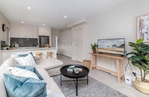 Garran Villa | Quiet and Modern Stay near Hospital with Free Parking