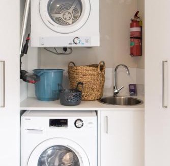 Garran Villa | Quiet and Modern Stay near Hospital with Free Parking