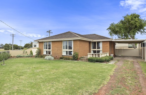 Indented Head House | Quiet family location . 100 metres to the beach. Winter holiday rates applied .