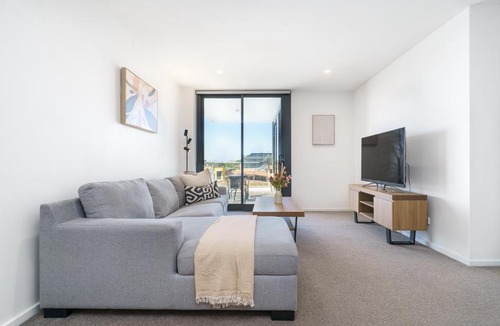 Dickson Apartment | Quiet Modern 1BR with Private Balcony - Hosted by Canstay